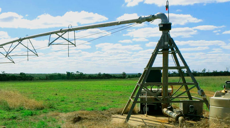 aplicar químicos através de um sistema de rega por Pivot